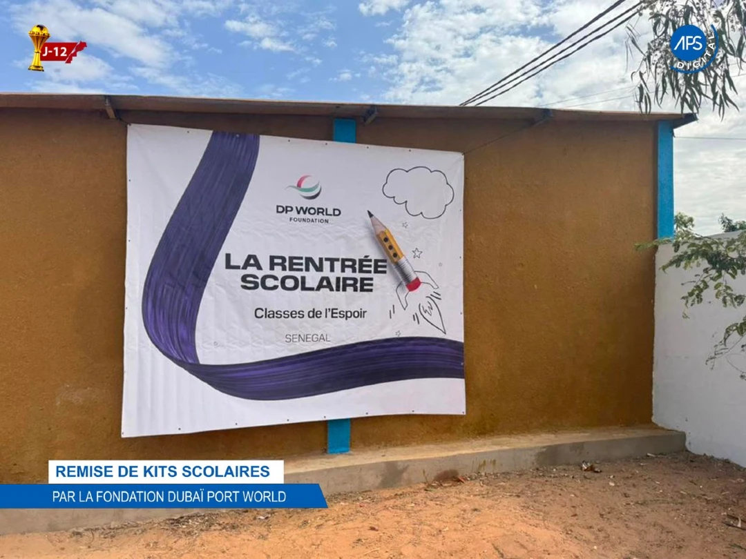 Remise de Kits scolaires par la Fondation Dubaï port world