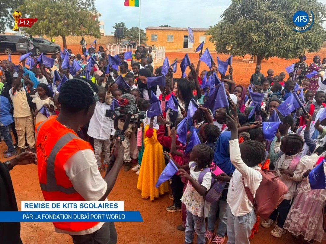 Remise de Kits scolaires par la Fondation Dubaï port world