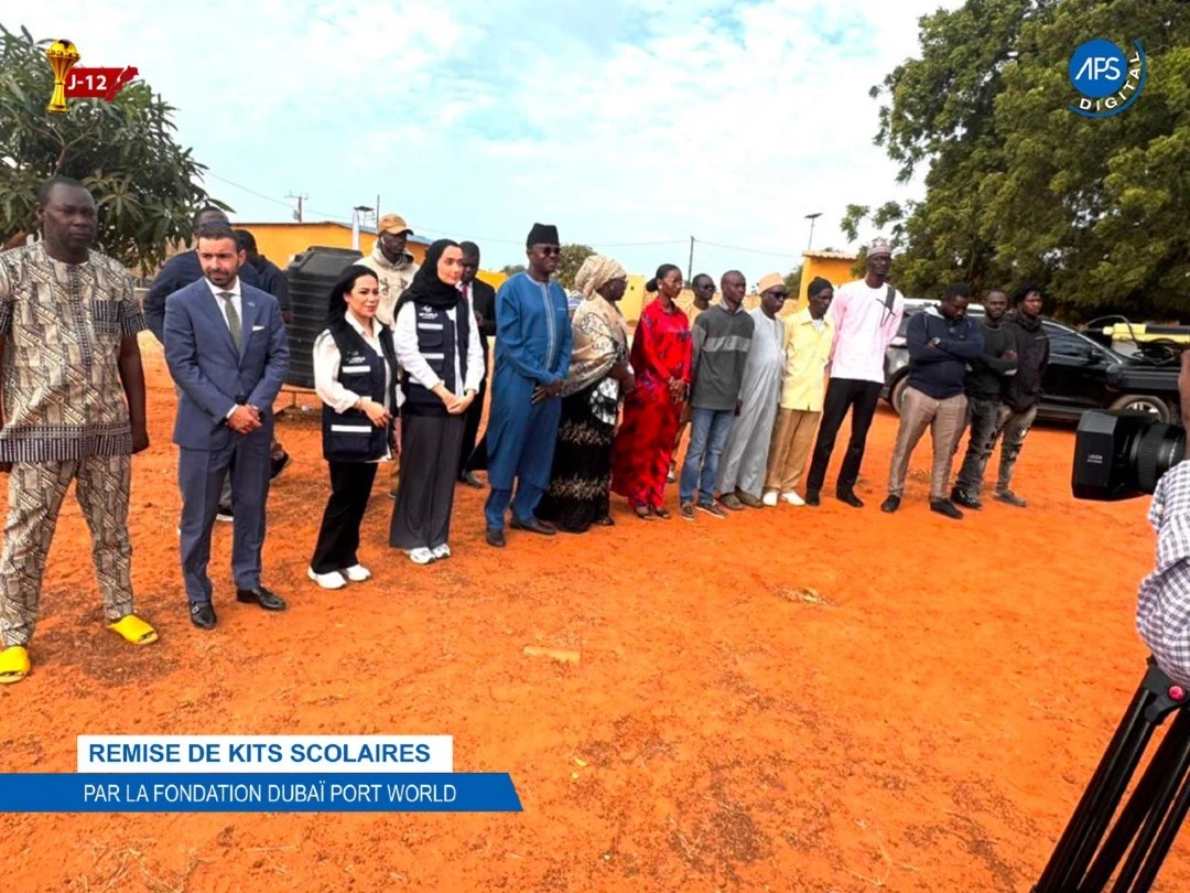 Remise de Kits scolaires par la Fondation Dubaï port world
