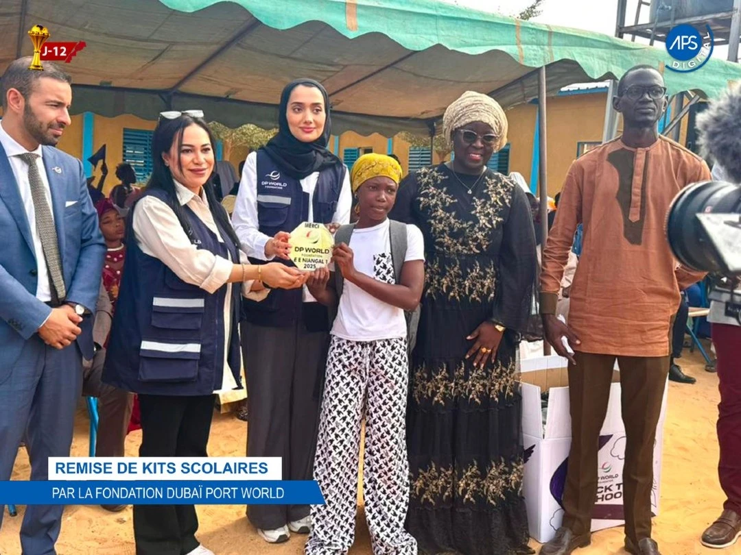 Remise de Kits scolaires par la Fondation Dubaï port world