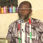 Omar Beye, ou l'histoire d'un couturier amputé d'une main