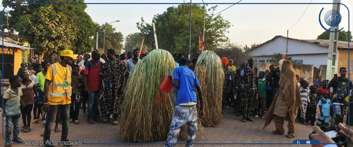 Festival Kom Kom : une parade célèbre le vivre-ensemble dans les rues de Ziguinchor