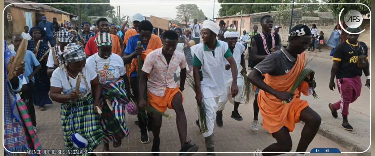 Festival Kom Kom : une parade célèbre le vivre-ensemble dans les rues de Ziguinchor
