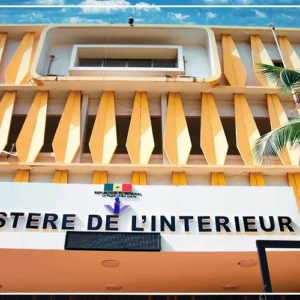 Carte nationale d’identité : le ministre de l’Intérieur autorise l’enrôlement des femmes voilées sans découvrir les oreilles