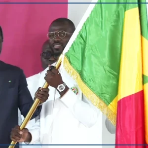 CAN 2025 : Les Lions ont reçu le drapeau national des mains du chef de l'Etat