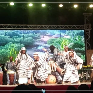 Sorano vibre aux rythmes des danses traditionnelles avec ''Mandarga'', un miroir ''sur nous-mêmes''