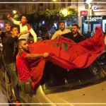 Des supporters célèbrent la victoire du Maroc à la Coupe arabe dans les rues de Tanger