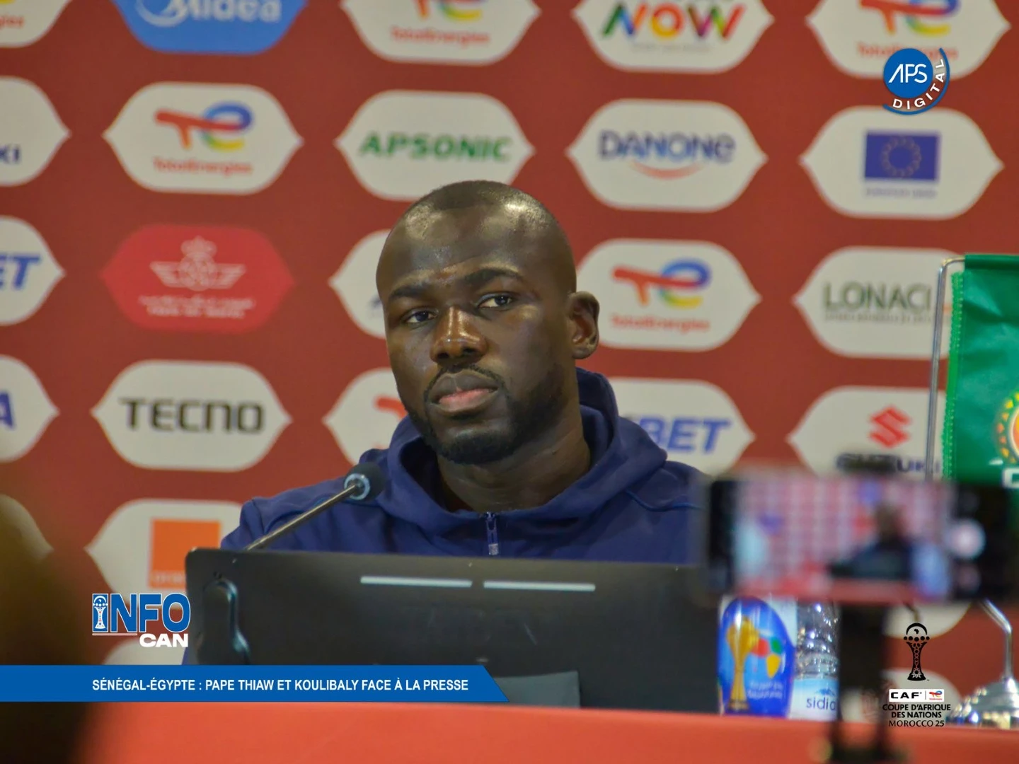 Égypte : le coach Hossam Hassan et le milieu de terrain Mahmoud Hassan face à la presse