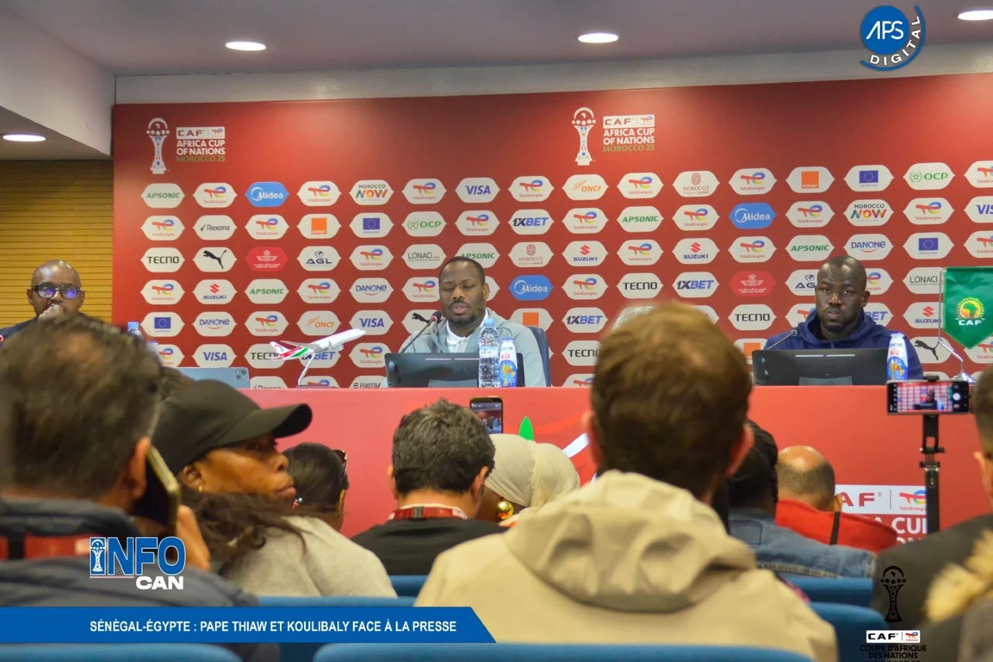 Égypte : le coach Hossam Hassan et le milieu de terrain Mahmoud Hassan face à la presse