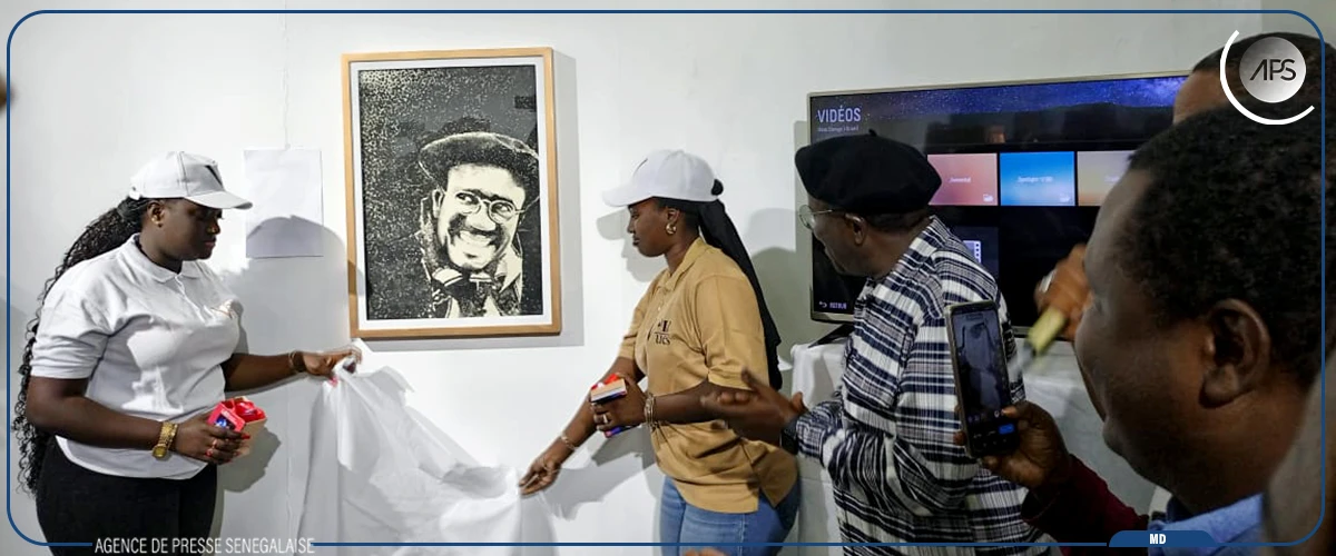 Une exposition pose un regard critique et artistique sur l'influence des réseaux sociaux