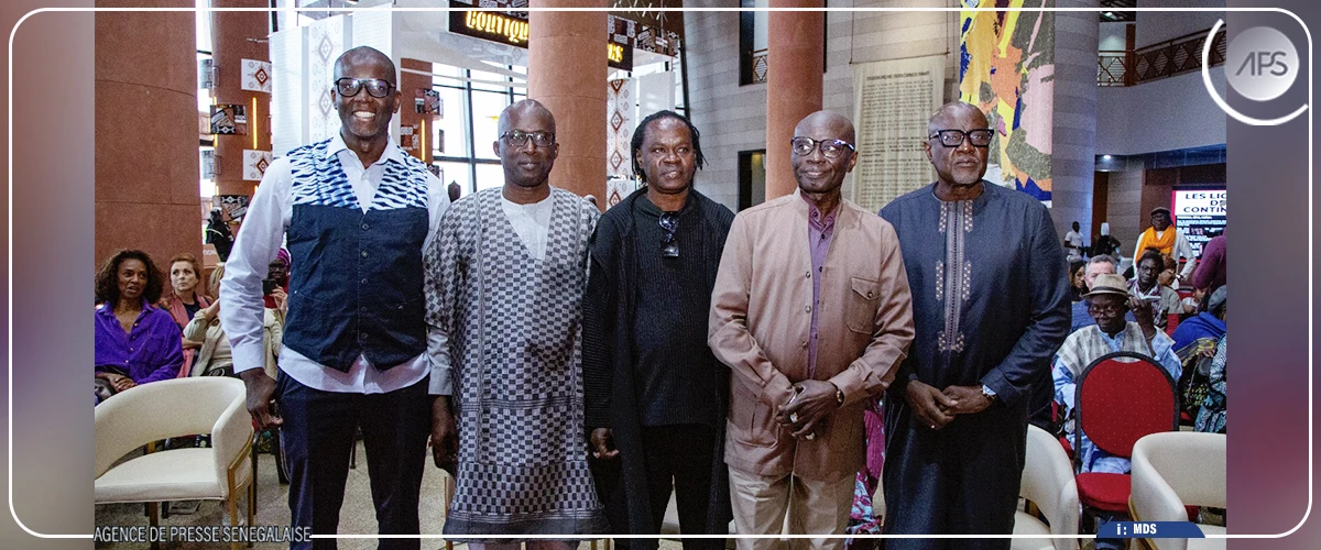 Des instruments de musique d'Ismaël Lô et Baaba Maal offerts au Musée des civilisations noires