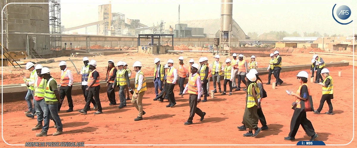 La ministre française chargée des Partenariats internationaux visite les travaux de dépollution de la baie de Hann