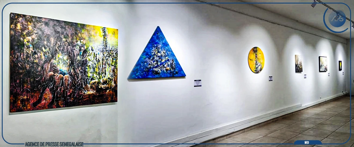 Une exposition pose un regard critique et artistique sur l’influence des réseaux sociaux