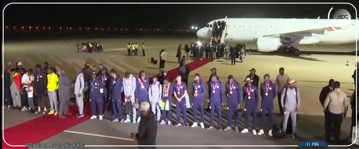 A l’AIBD, les Lions accueillis en triomphe avant une parade prévue en fin de matinée