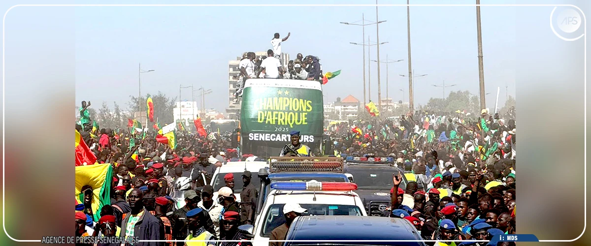Les Lions en route pour la Patte d’oie, lieu de départ de leur parade