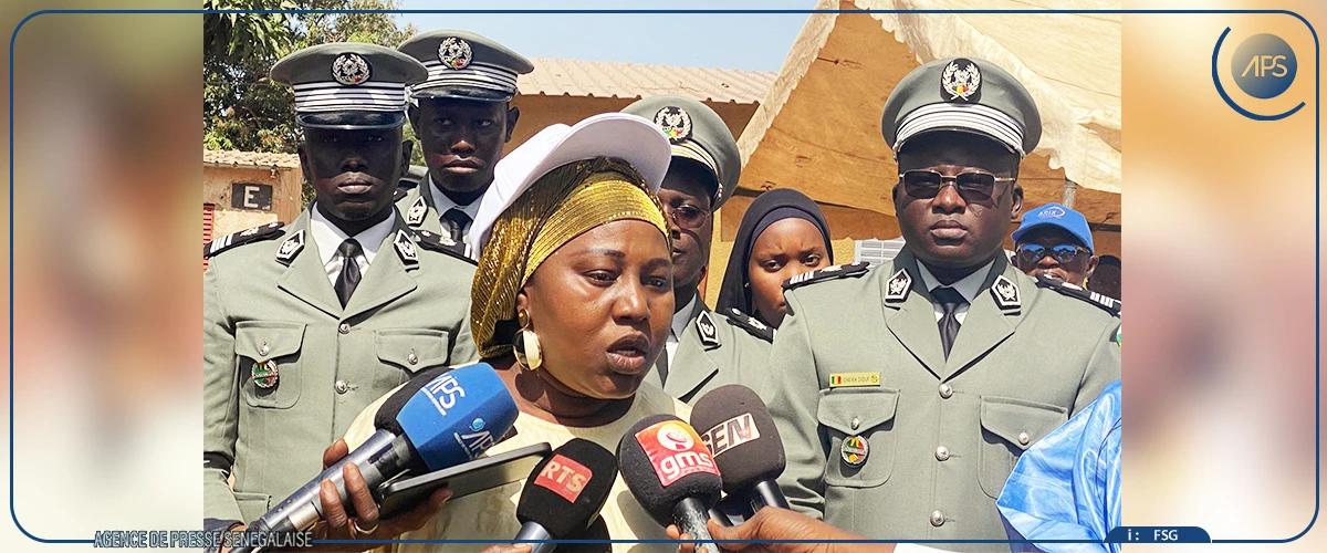 Ziguinchor : les Douanes offrent du matériel au lycée Périssac et sensibilisent les élèves sur leurs missions