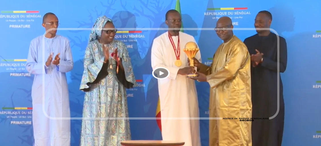 CAN 2025 : le trophée présenté au Premier ministre, l’État promet un soutien renforcé au football