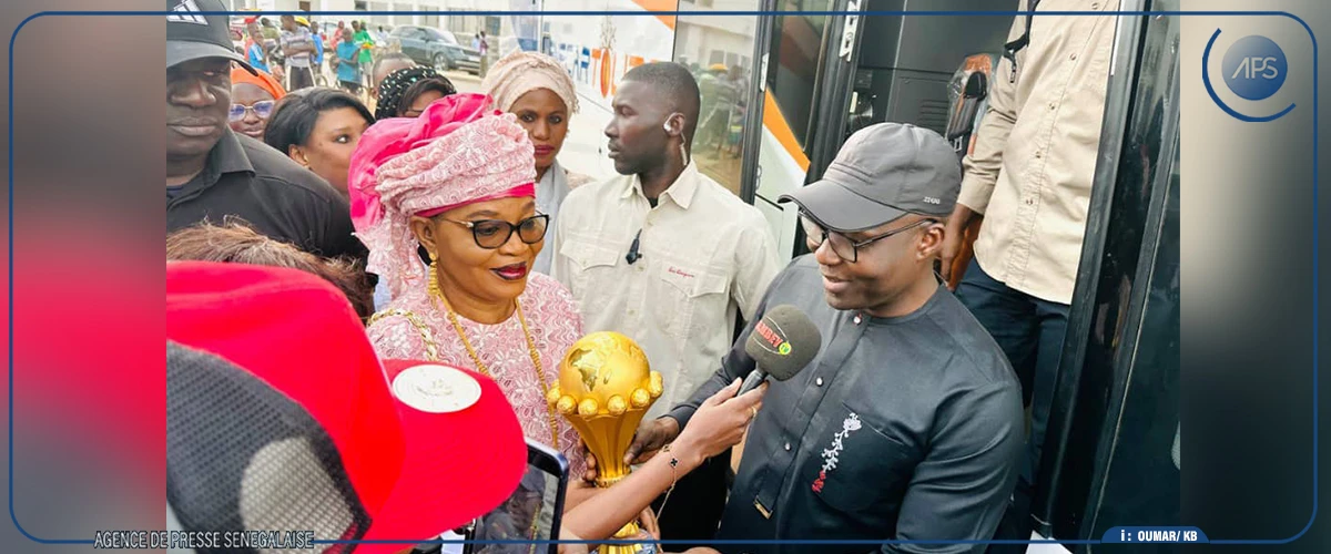 Sacre des Lions: le président de la Fédération de football porté en triomphe dans sa ville natale