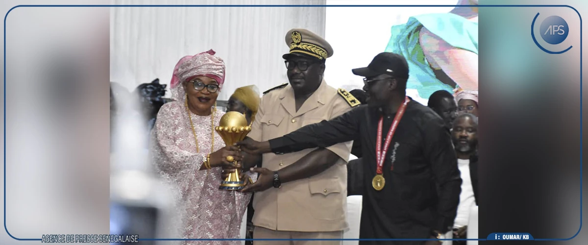 Sacre des Lions: le président de la Fédération de football porté en triomphe dans sa ville natale