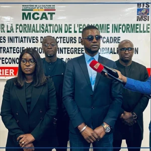 Un officiel souligne "l'impératif" d'aligner la formalisation de l'économie informelle sur la vision des nouvelles autorités
