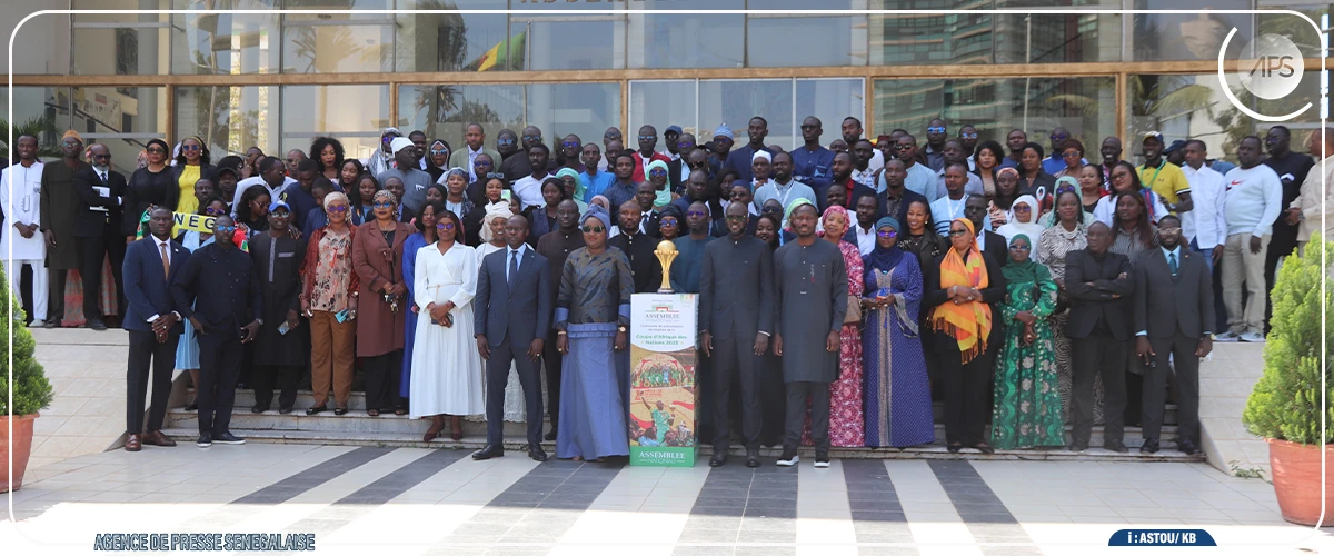 Le trophée de la CAN présenté à l’Assemblée nationale