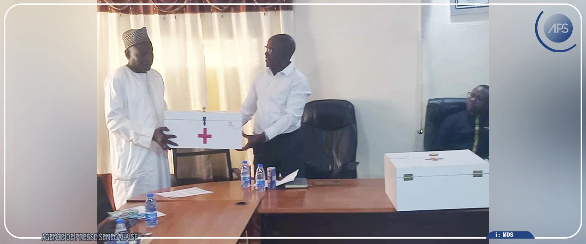 Kaffrine : plus de quarante boîtes à pharmacie remises aux établissements scolaires de la région