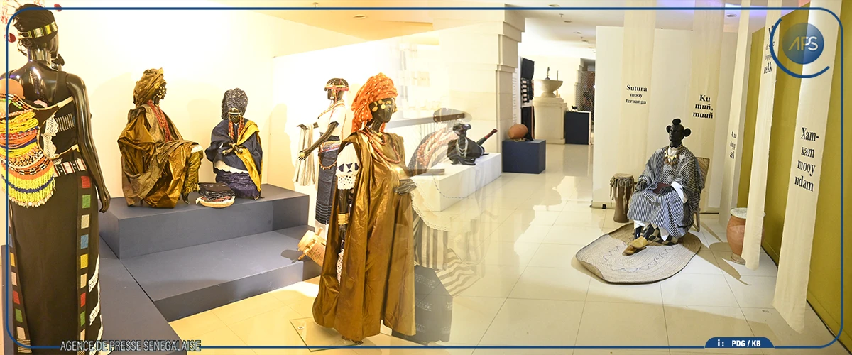 La “cour royale de Maam”, une exposition immersive au cœur des trésors vestimentaires du pays