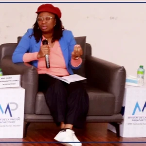 Une enseignante-chercheure dissèque les freins au leadership féminin dans les médias