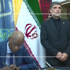 Cheikh Niang, s’est rendu vendredi à l’ambassade d’Iran à Dakar pour signer le livre de condoléances