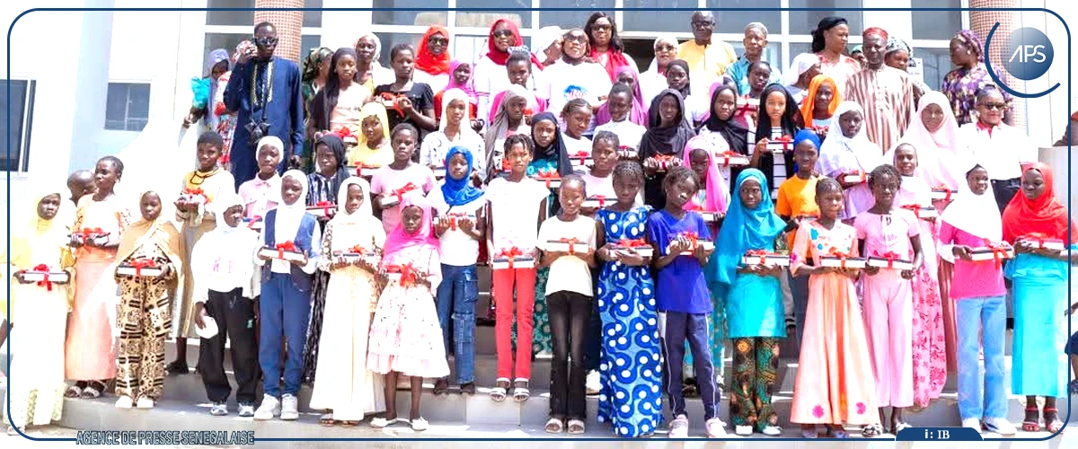 Fatick : 70 tablettes numériques remises aux filles de l'élémentaire