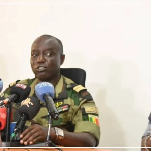 Le thème de la prochaine fête du 4-Avril, un appel au travail à l'endroit de la jeunesse (officier de l'armée=