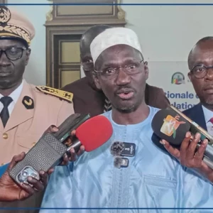 Grève des transporteurs : à Saint-Louis, les usagers se rabattent sur les bus et mototaxis