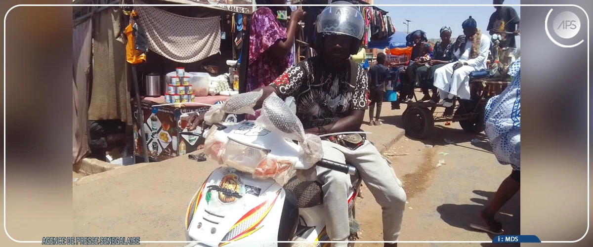 A Touba, les populations se rabattent sur les charrettes et motos du fait de la grève des transporteurs