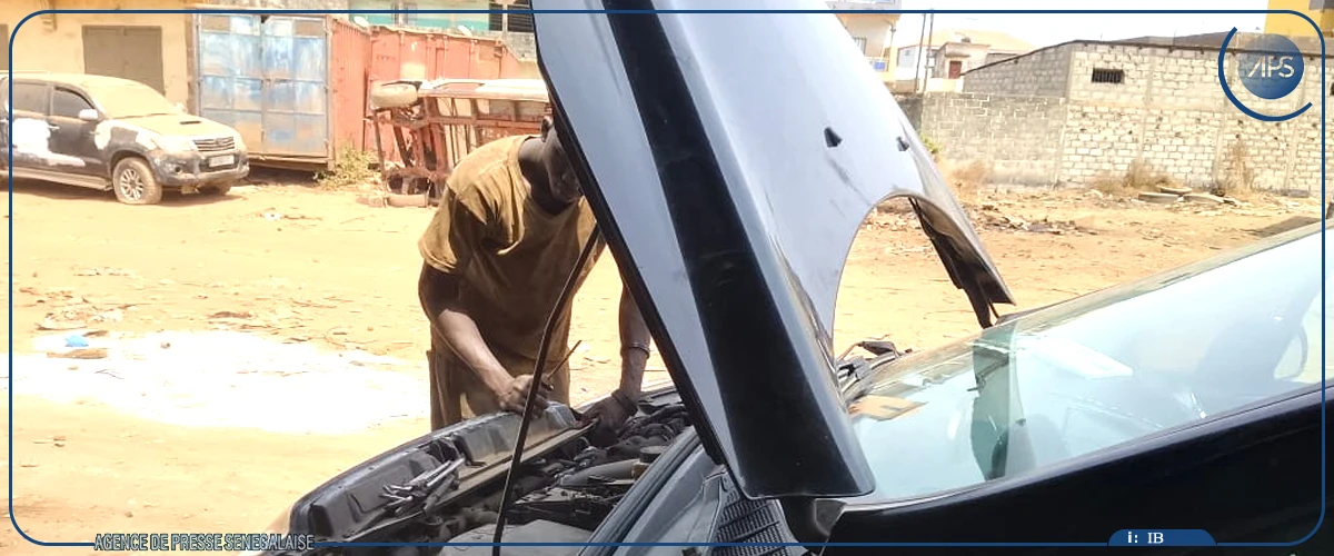 Sous les capots, les mécaniciens conjuguent jeûne et endurance à Ziguinchor