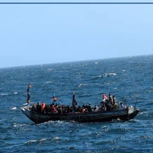 139 candidats à l'émigration irrégulière et le corps d’un nouveau-né à bord d’une pirogue secourue par la Marine (DIRPA)