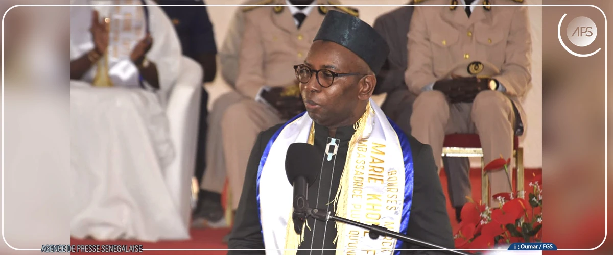 La Première dame remet des bourses à des filles du lycée scientifique d'excellence de Diourbel