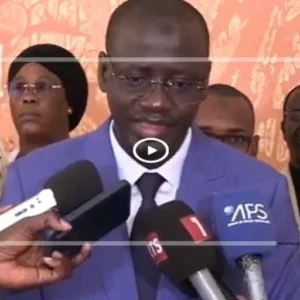 Réduire la dépendance aux énergies fossiles et assurer un accès équitable à l’électricité pour tous