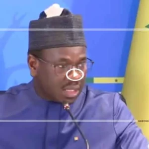 Birame Souleye Diop annonce le retrait de plus de 300 titres miniers