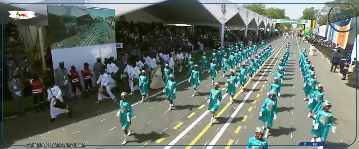 Les majorettes du lycée Malick Sy de Thiès ouvrent le défilé civil