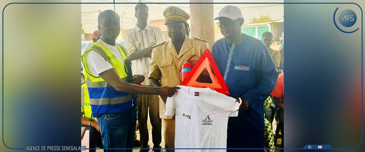 Bakel : du matériel de protection remis à des conducteurs de véhicules et de motos