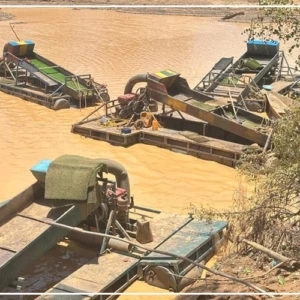 Saraya : cinq dragues utilisées pour l'extraction illégale de l'or détruites à Bountou