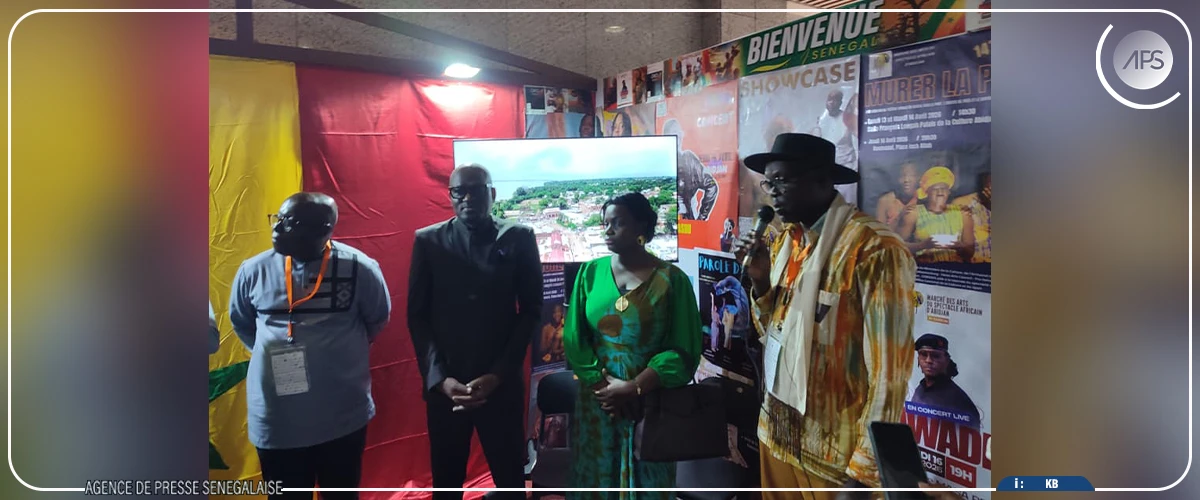L'ambassadeur Paul Benoit Barka Sarr visite le stand du Sénégal au Masa