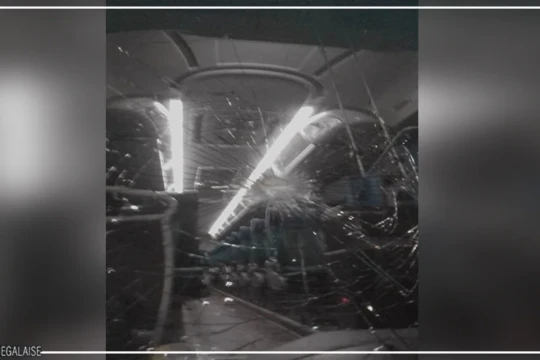 Saint-Louis : le pare-brise d'un bus de Machallah caillassé (directeur)