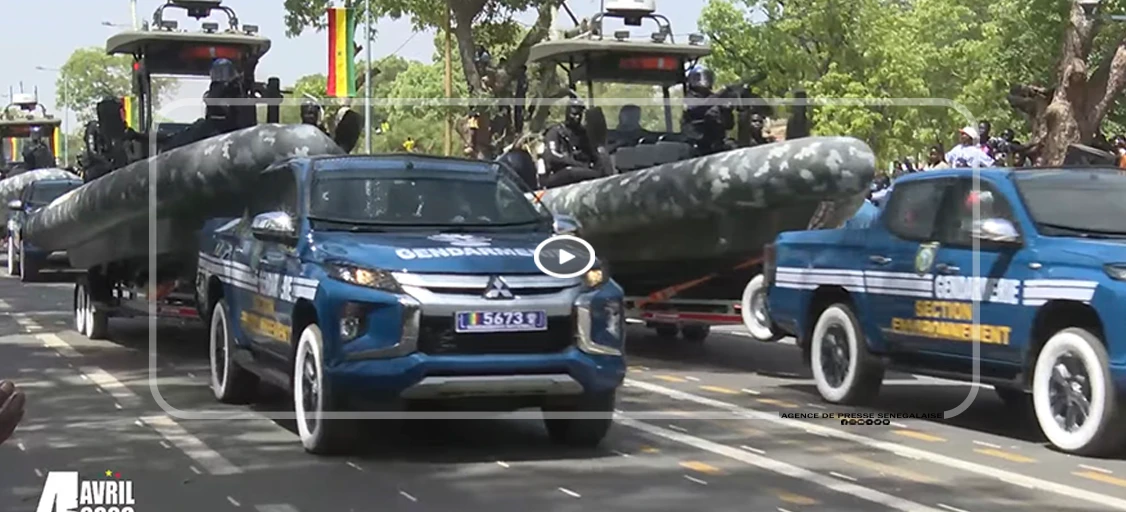 Entre ferveur populaire et démonstrations militaires : revivez le défilé de Thiès