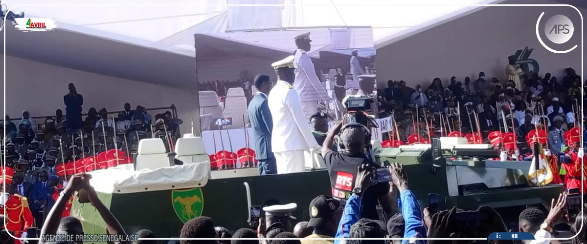 Fin de la revue des troupes par le président