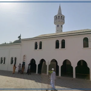 Médina Gounass : affluence de pèlerins à la grande mosquée avant l’ouverture du Daaka