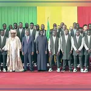 L'équipe nationale au Palais de la République pour la remise du drapeau national