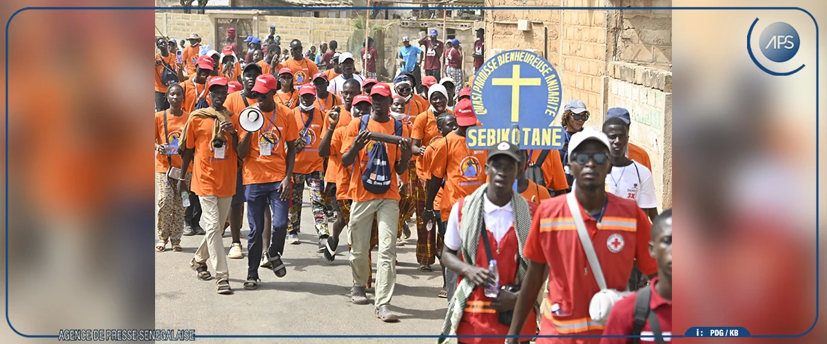 ‎Popenguine : la foi en bandoulière, les marcheurs communient dans la joie du Christ