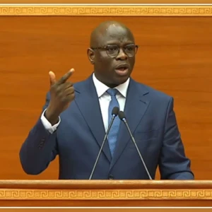 Les salaires seront payés avant la fin du week-end, assure Cheikh Diba