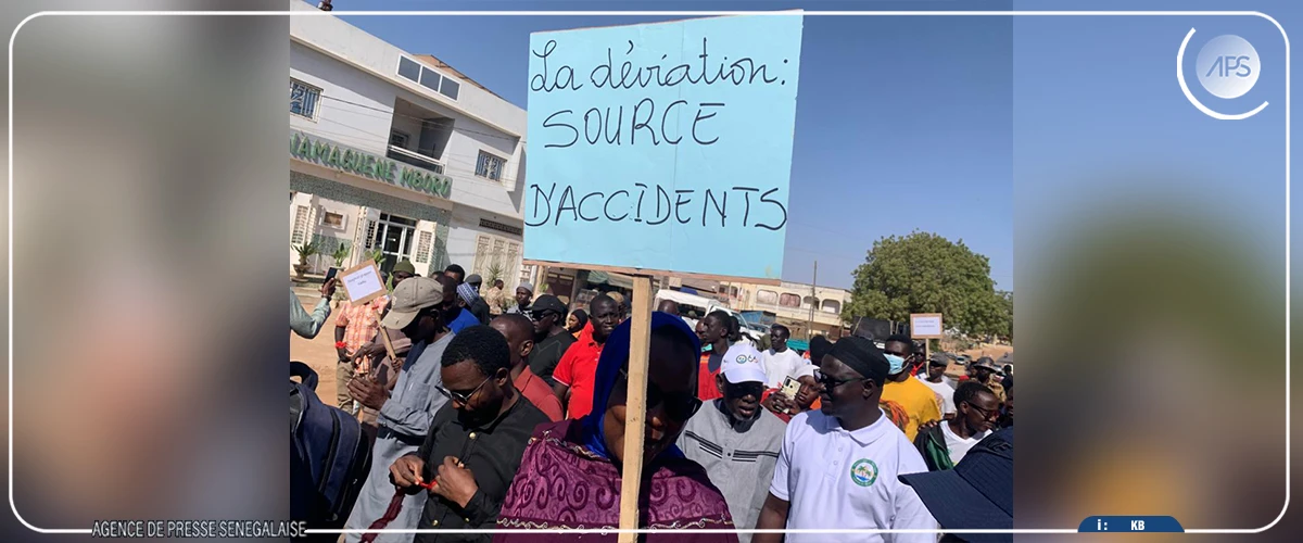 Mboro : une marche pacifique pour dénoncer la lenteur des travaux routiers et les pénuries d’eau